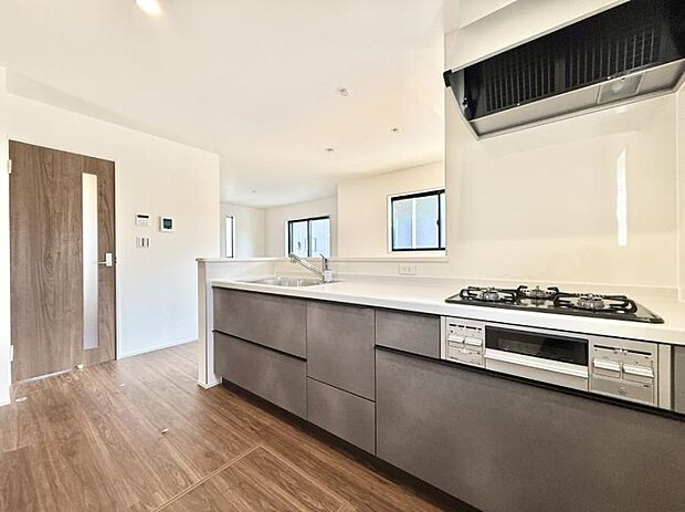 ■シンプルで機能的、毎日使いやすいキッチン