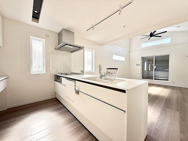 ■シンプルで機能的、毎日使いやすいキッチン