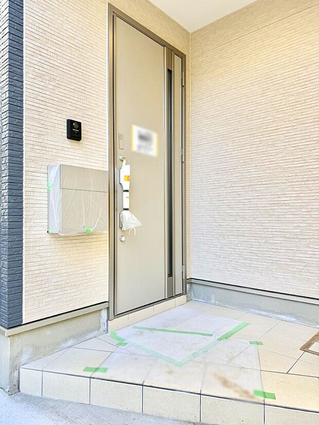 ■ シンプルで美しく、住まいの第一印象を彩る玄関です