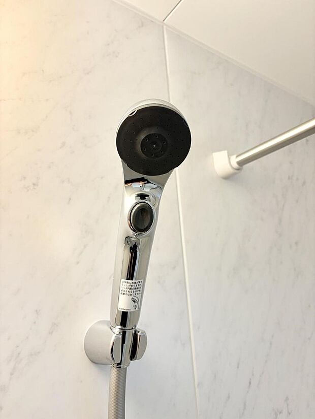 ■手元で簡単に止水できるため、水の無駄遣いを減らすことができます。