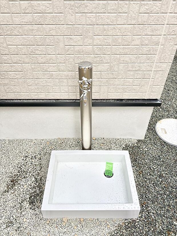 ■ガーデニングや洗車などの際に大活躍な屋外立水栓