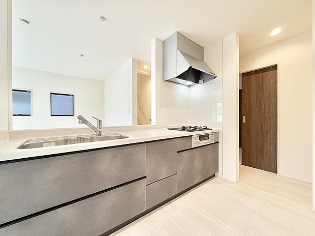 ■シンプルで機能的、毎日使いやすいキッチン