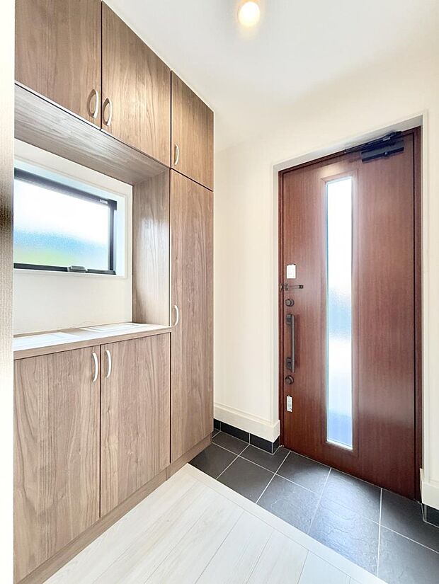 ■ 毎日を気持ちよく迎える、明るく温もりのある玄関