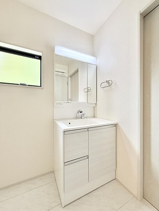 ■明るい洗面所は毎朝の歯磨きも楽しくできちゃいそうです♪