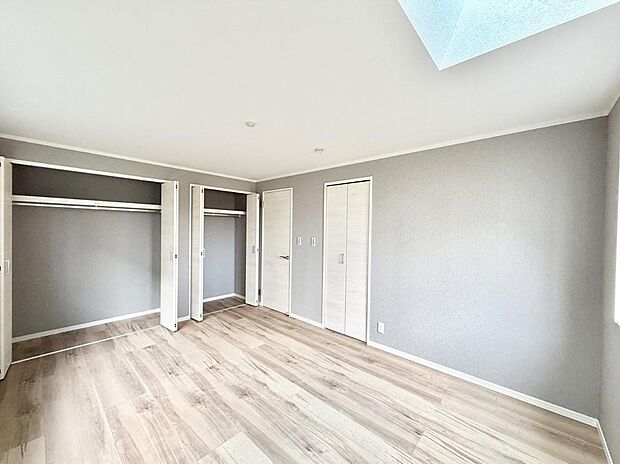 3号棟 ■シンプルな空間で、収納付きベッドやデスクなど、多機能な家具を活用しやすいです