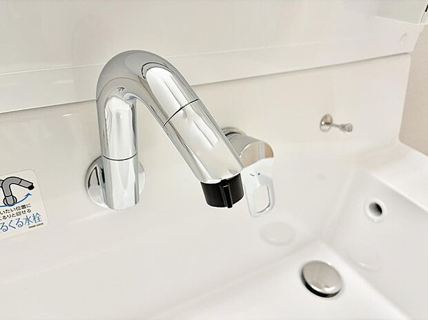■細かい部分まで洗いやすく便利なハンドシャワー付き