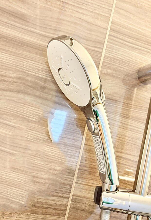 ■わざわざシャワー水栓のレバーまで手を伸ばす必要がなく、簡単に止水できる