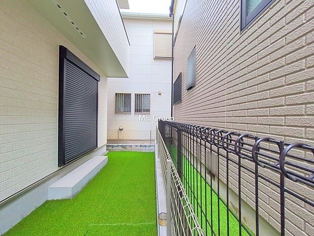 ■敷地内にゆとりある緑のスペースがあり、穏やかな雰囲気です