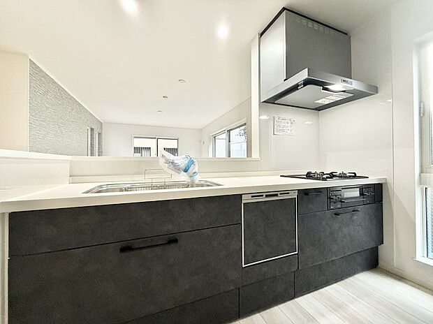 ■シンプルで機能的、毎日使いやすいキッチン