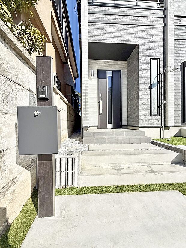 ■ 心地よい暮らしへとつながる、温かい玄関