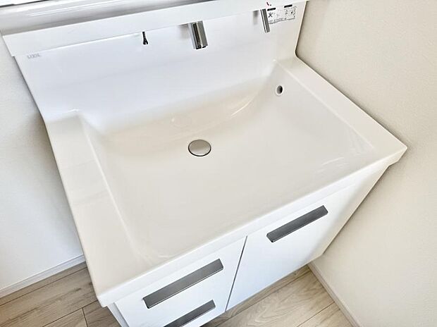 ■手洗いや顔を洗う時も快適に使える便利なシャワー