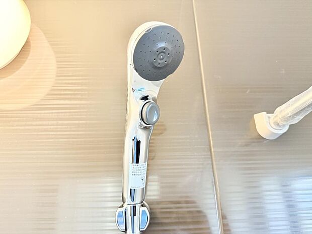 ■手元で簡単に止水できるため、水の無駄遣いを減らすことができます。