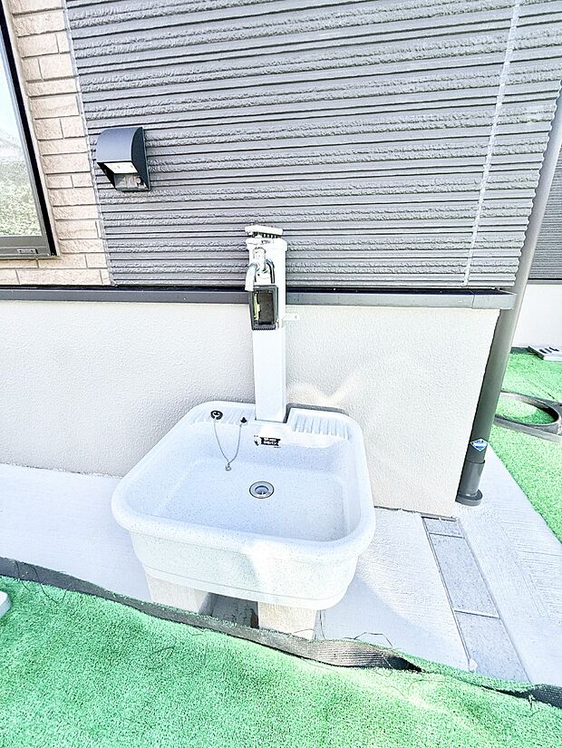 ■ガーデニングや洗車などの際に大活躍な屋外立水栓