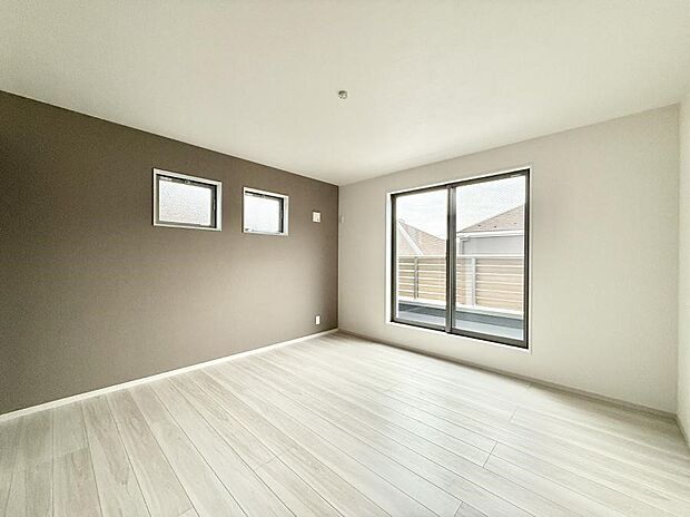 ■シンプルな空間で、収納付きベッドやデスクなど、多機能な家具を活用しやすいです