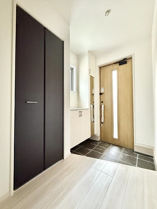 ■ 毎日を気持ちよく迎える、明るく温もりのある玄関