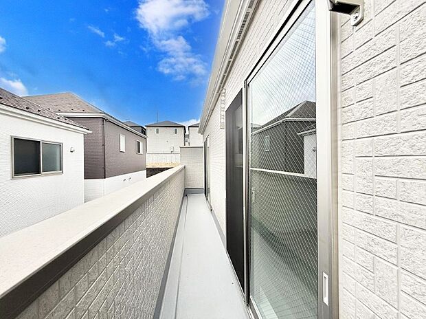 ■ 自然を身近に感じる、開放的なバルコニー