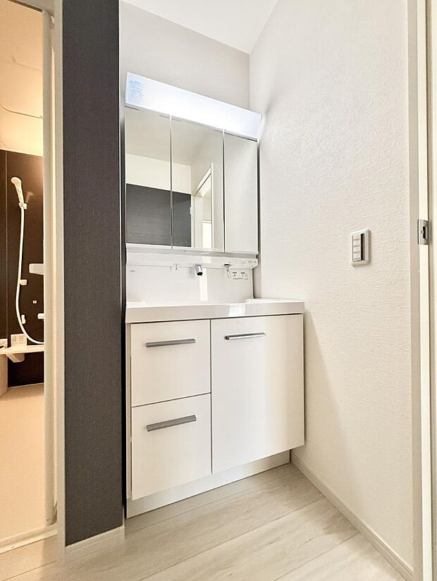 ■明るい洗面所は毎朝の歯磨きも楽しくできちゃいそうです♪