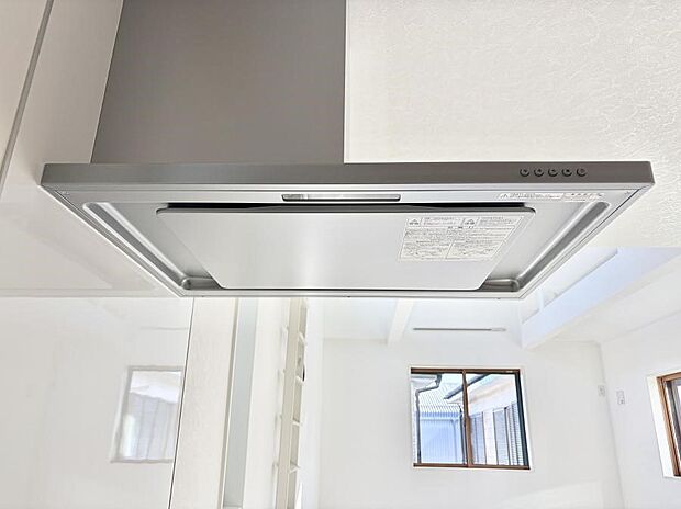 ■フードに覆われている為、匂いが換気扇に誘導され、効率的に排煙ができます