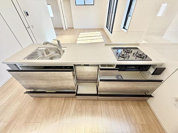 ■シンプルで機能的、毎日使いやすいキッチン