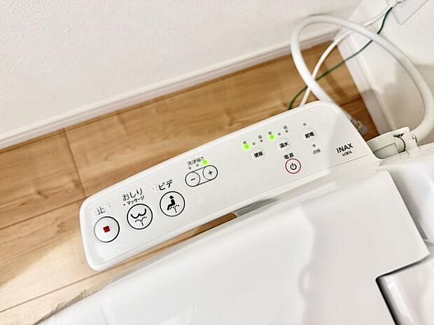 ■温水洗浄で快適、清潔感が保たれるシャワートイレ