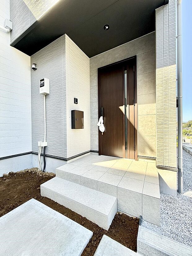 ■ 家族とゲストをやさしく迎える、心温まる玄関