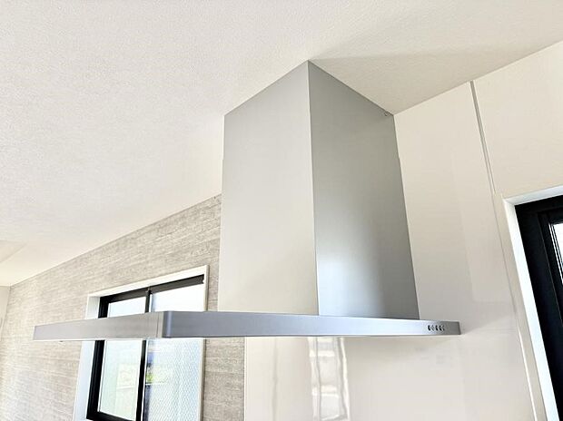 ■フードに覆われている為、匂いが換気扇に誘導され、効率的に排煙ができます