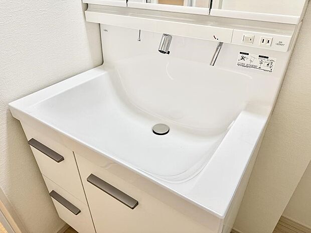 ■細かい部分まで洗いやすく便利なハンドシャワー付き