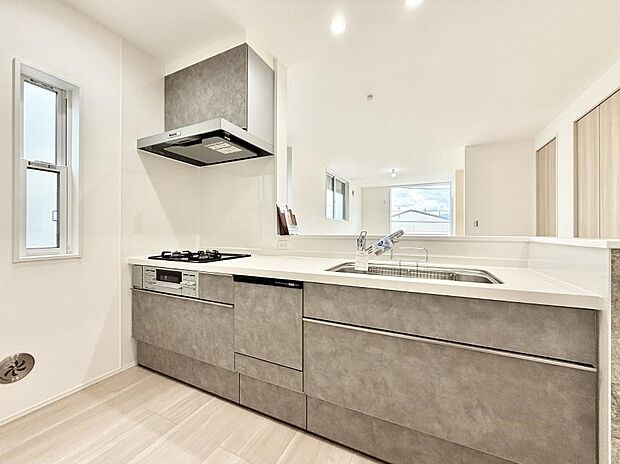 ■シンプルで機能的、毎日使いやすいキッチン