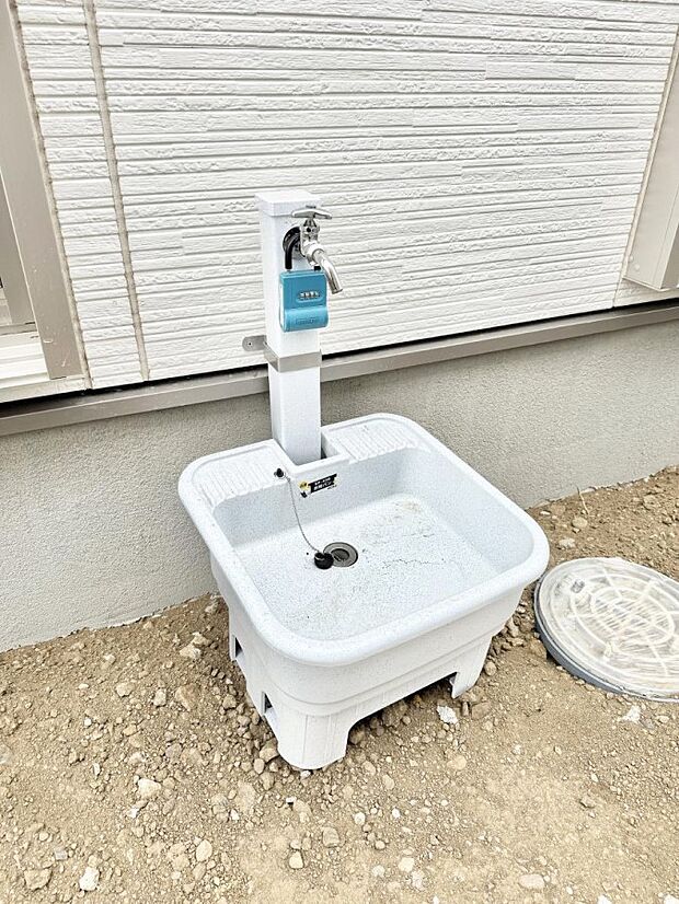 ■外水栓付きで庭作業や洗車に便利です