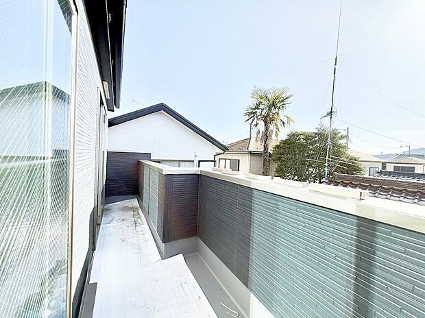 ■ 自然を身近に感じる、開放的なバルコニー