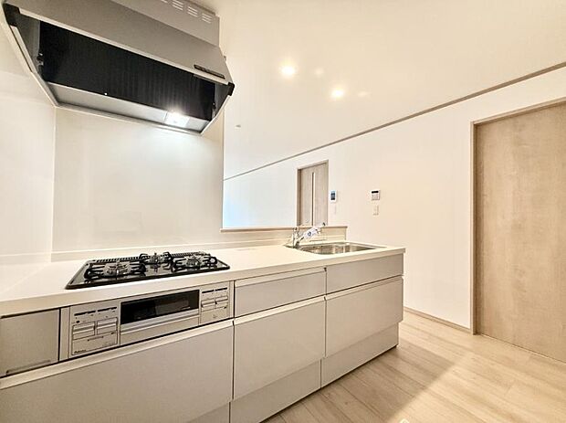 ■シンプルで機能的、毎日使いやすいキッチン