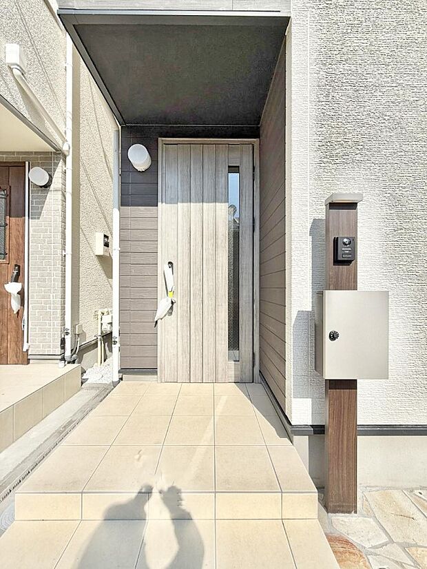 ■ 心地よい暮らしへとつながる、温かい玄関