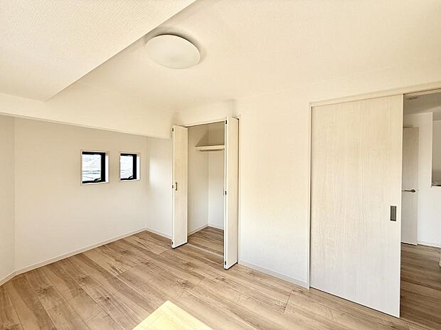 ■シンプルな空間で、収納付きベッドやデスクなど、多機能な家具を活用しやすいです