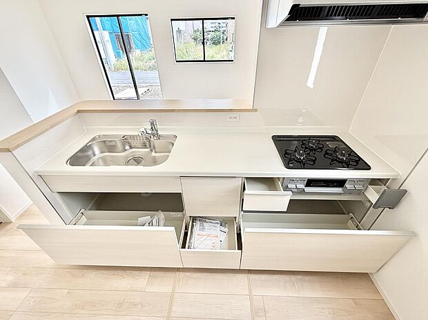 ■シンプルで機能的、毎日使いやすいキッチン