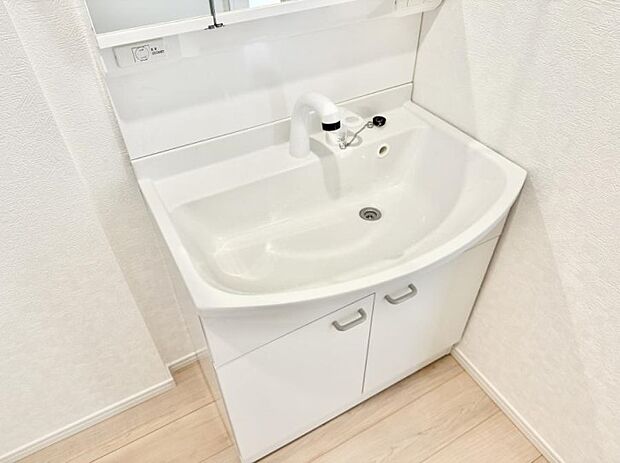 ■細かい部分まで洗いやすく便利なハンドシャワー付き