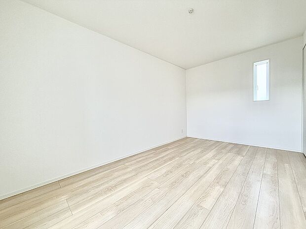 ■シンプルな空間で、収納付きベッドやデスクなど、多機能な家具を活用しやすいです