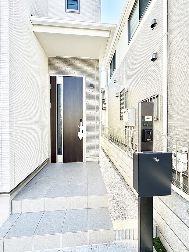 ■ 心地よい暮らしへとつながる、温かい玄関