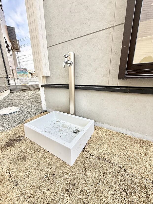 ■ガーデニングや洗車などの際に大活躍な屋外立水栓