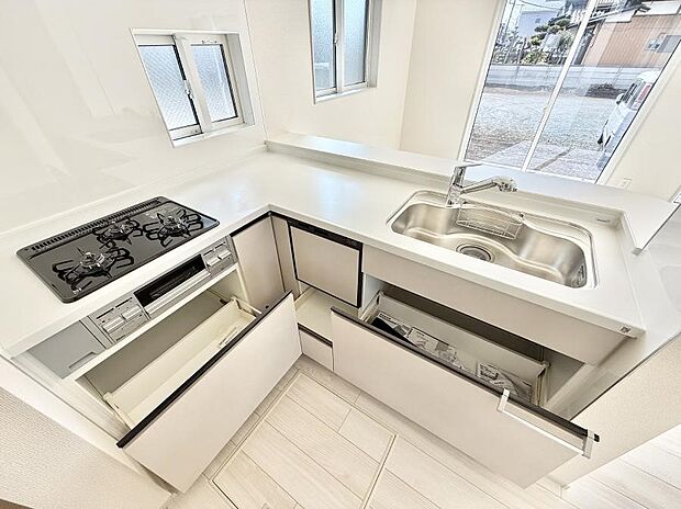 ■シンプルで機能的、毎日使いやすいキッチン