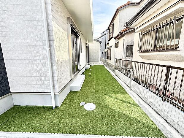 ■季節の移ろいを感じられる、落ち着いた雰囲気の屋外空間