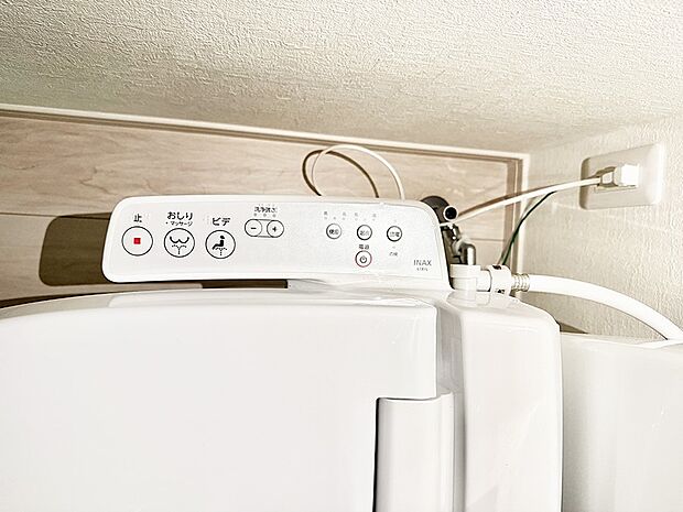 ■温水洗浄で快適、清潔感が保たれるシャワートイレ