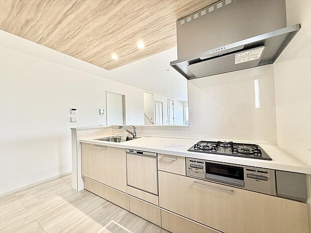 ■シンプルで機能的、毎日使いやすいキッチン