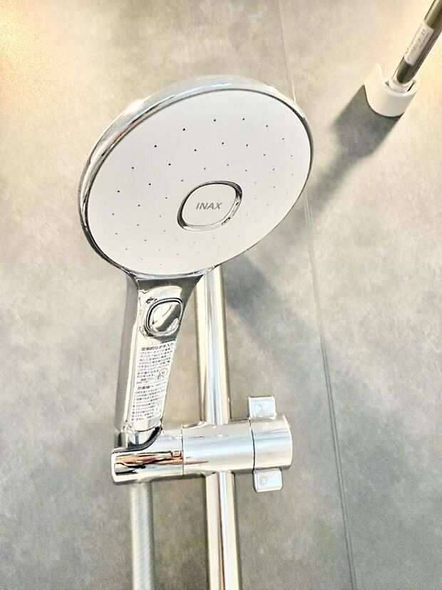 ■手元で簡単に止水できるため、水の無駄遣いを減らすことができます。