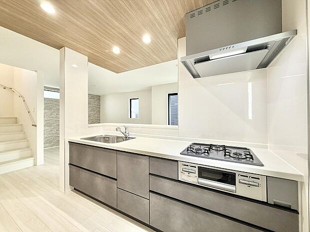 ■シンプルで機能的、毎日使いやすいキッチン