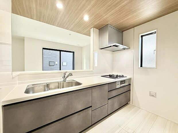 ■家族の絆を深める、温もりのあるキッチン