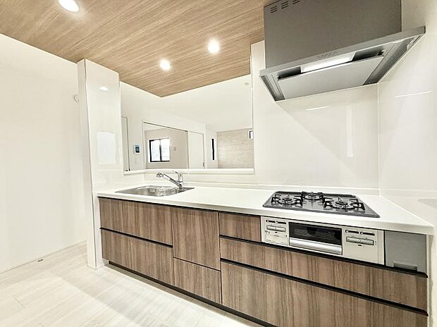 ■シンプルで機能的、毎日使いやすいキッチン