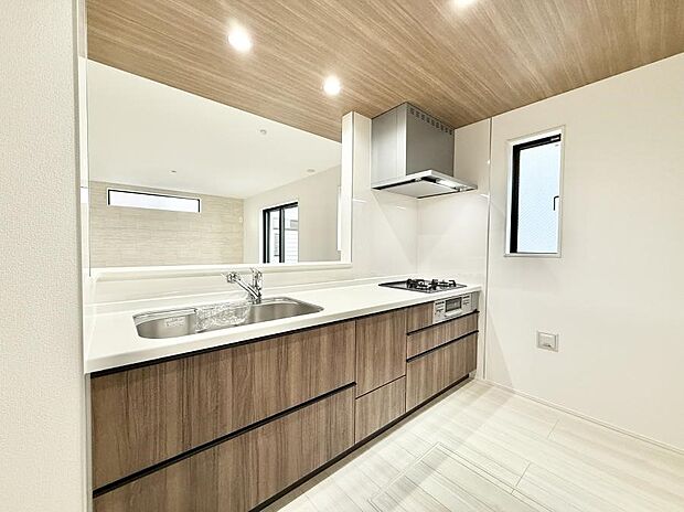 ■家族の絆を深める、温もりのあるキッチン