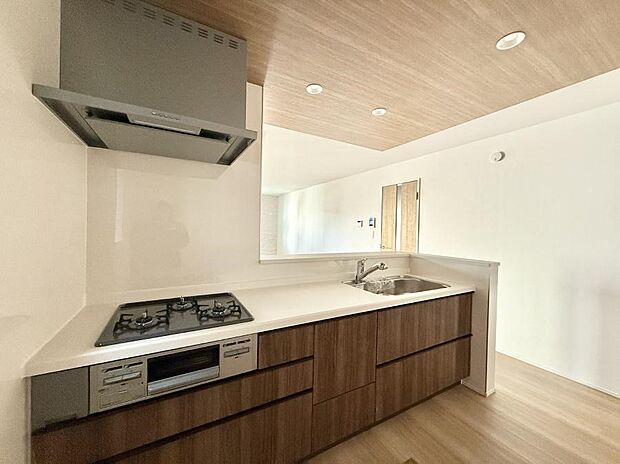 ■シンプルで機能的、毎日使いやすいキッチン