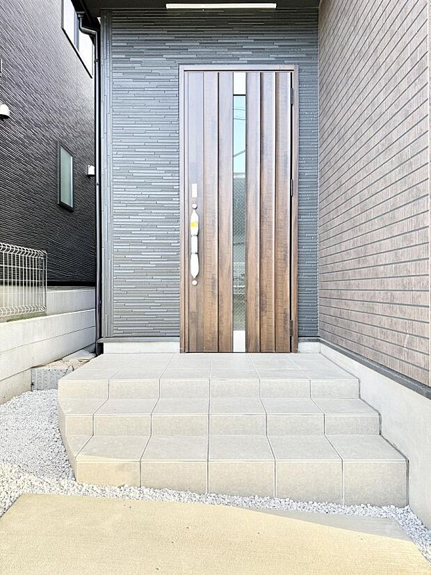 ■ 家族とゲストをやさしく迎える、心温まる玄関