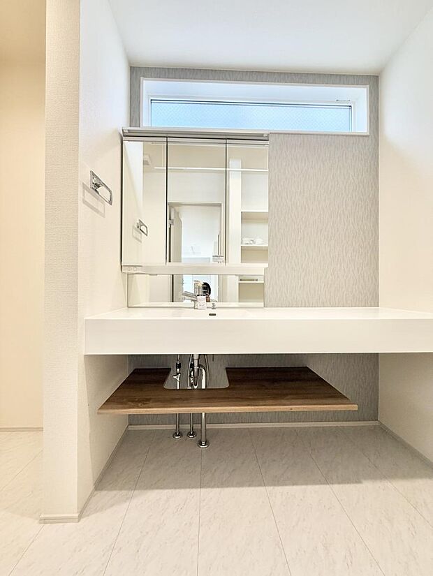 ■明るい洗面所は毎朝の歯磨きも楽しくできちゃいそうです♪